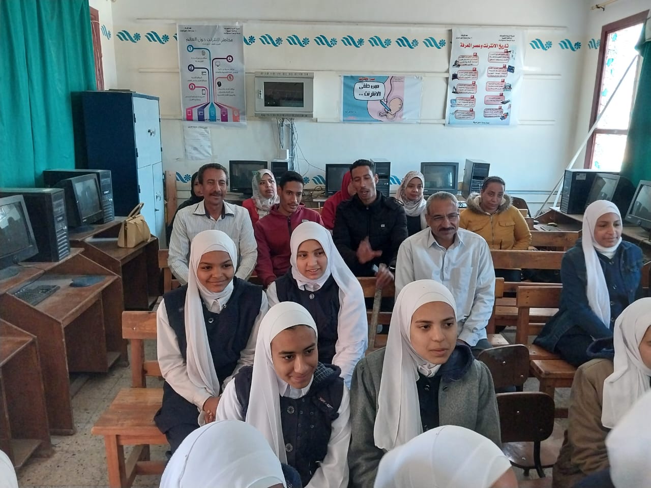 ندوات توعوية للمعلمين والطلبة  بمحافظة قنا )