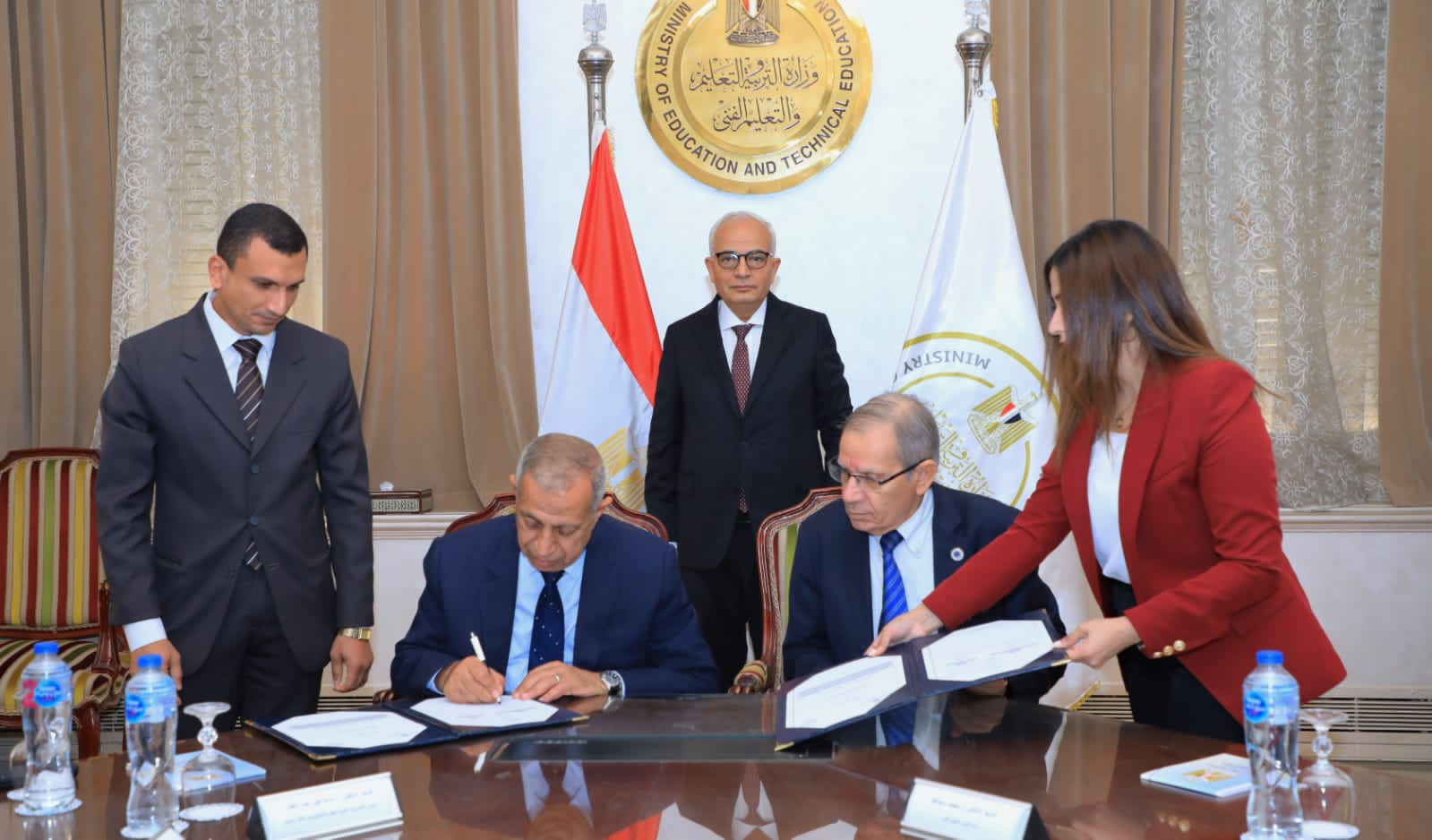 "التعليم" توقع بروتوكول تعاون مع الأكاديمية العربية للعلوم والتكنولوجيا والنقل البحرى لتأهيل الطلاب وأعضاء هيئة التعليم بالمدرسة الفنية المتقدمة لتكنولوجيا الطاقة النووية)
