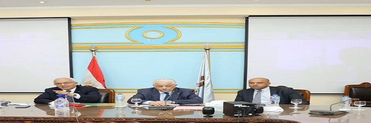 وزير التربية والتعليم والتعليم الفني يتابع سير عمليات امتحانات الثانوية العامة من غرفة عمليات الوزارة