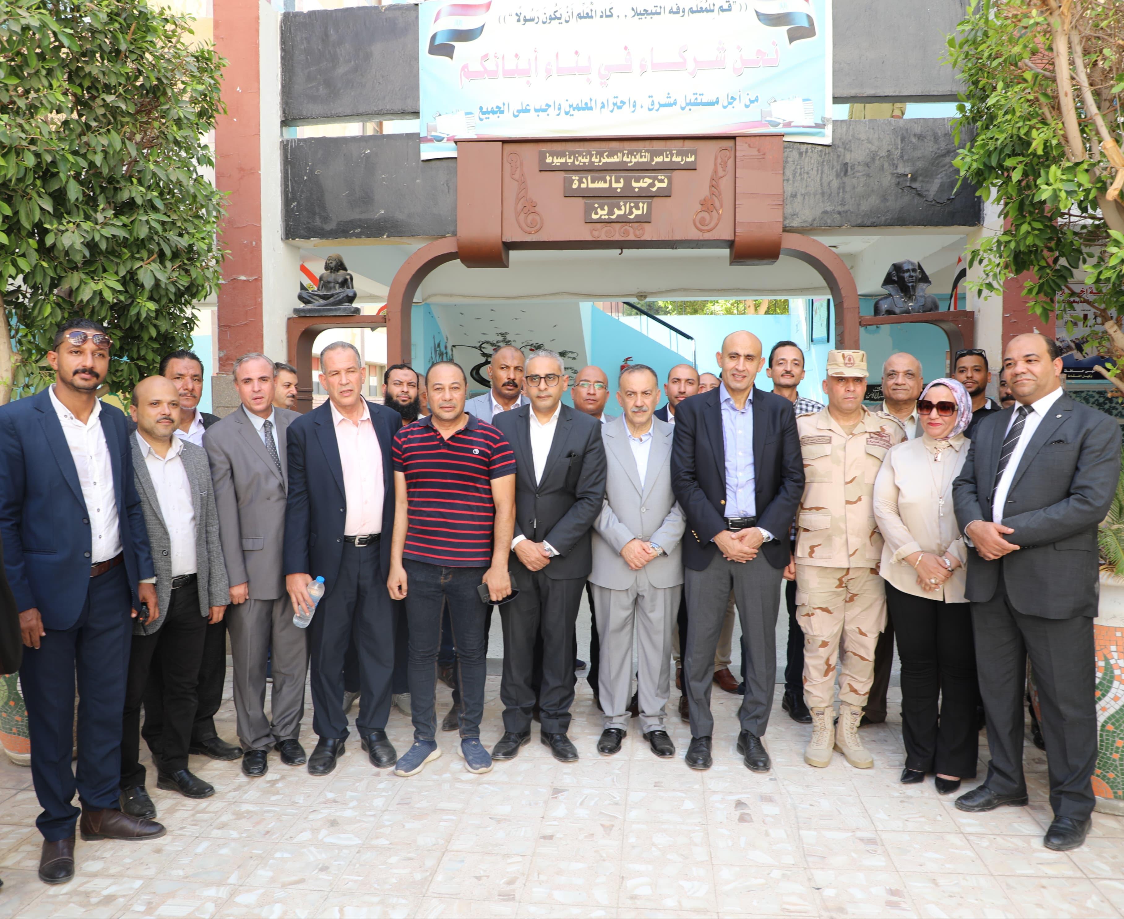 وزير التربية والتعليم ومحافظ أسيوط يتفقدان ٩ مدارس بالمحافظة لمتابعة جاهزيتها قبيل انطلاق العام الدراسى الجديد)