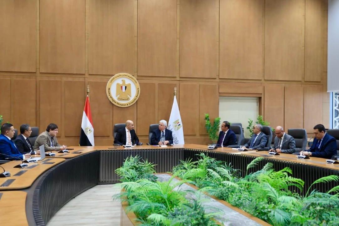 وزيرا التعليم العالي والتربية والتعليم يعقدان اجتماعًا لمناقشة تطوير مشروع الشهادات المهنية الدولية في التدريس للمعلمين)