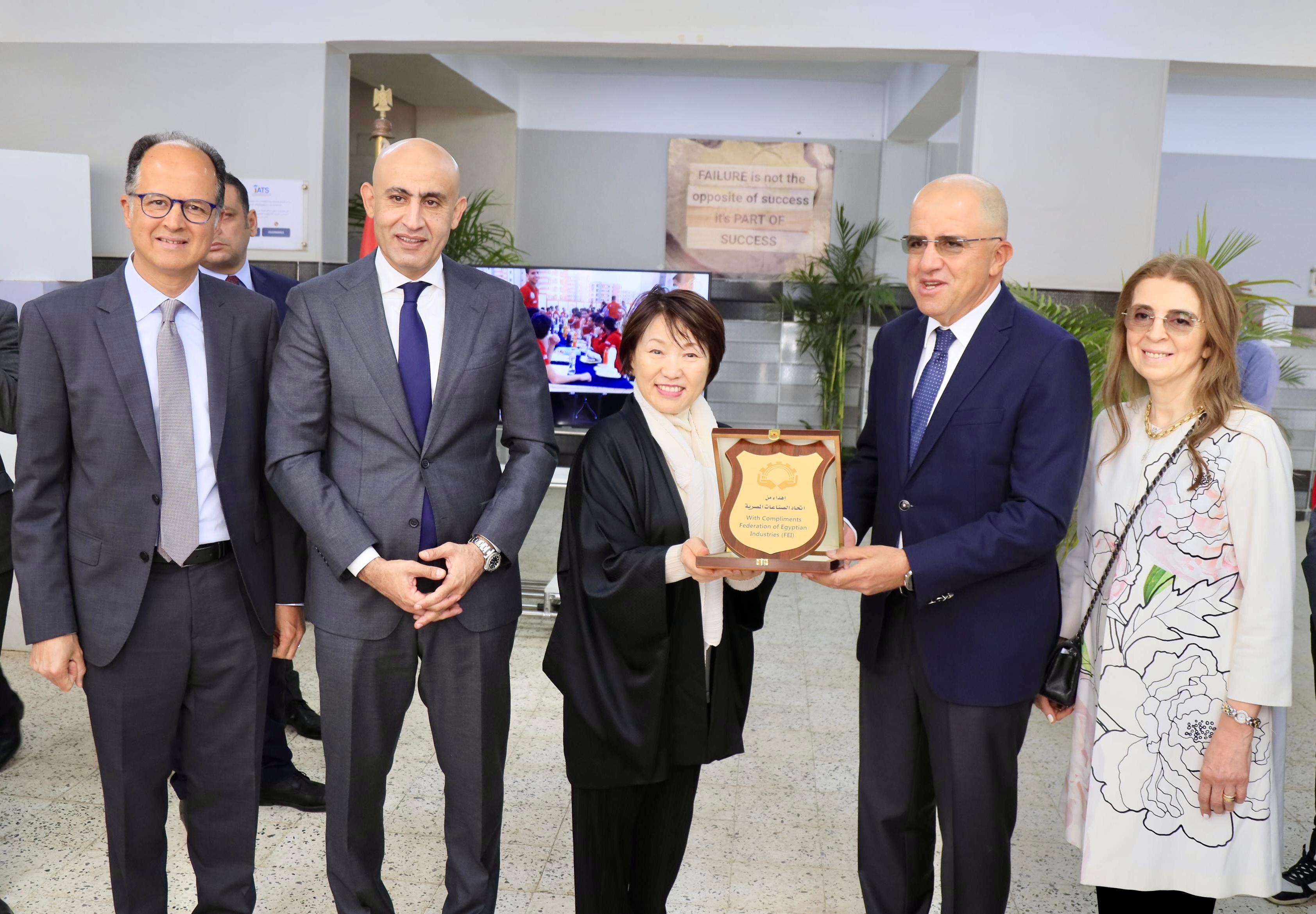 وزير التربية والتعليم ووزيرة التعليم اليابانية يتفقدان مدرسة السويدي الدولية للتكنولوجيا التطبيقية والبرمجيات)