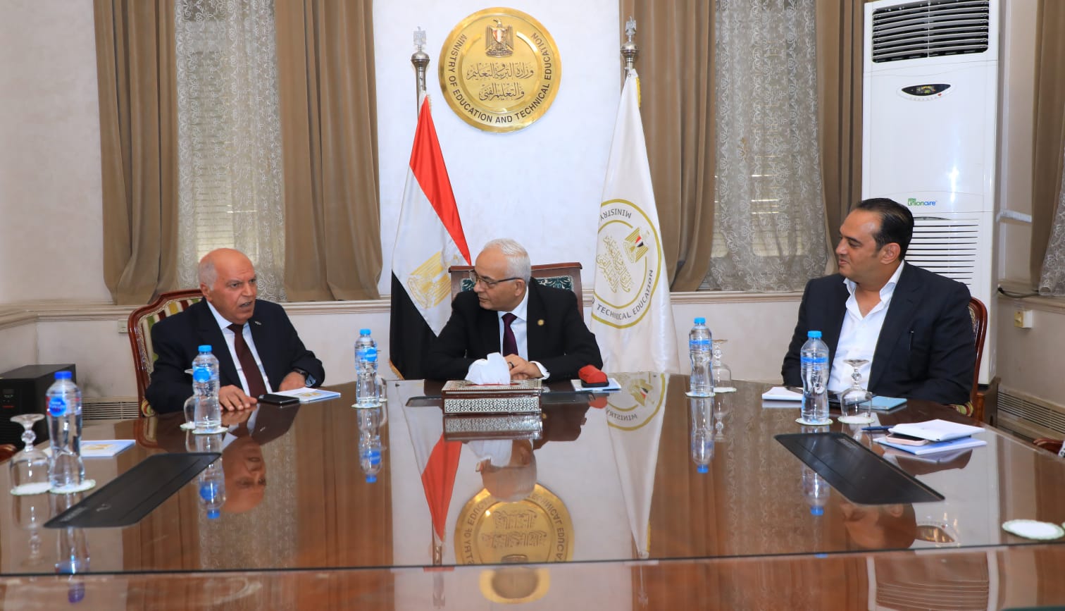 The Minister of Education meets the Syndicate of Teachers to enhance cooperation and upgrade the educational system