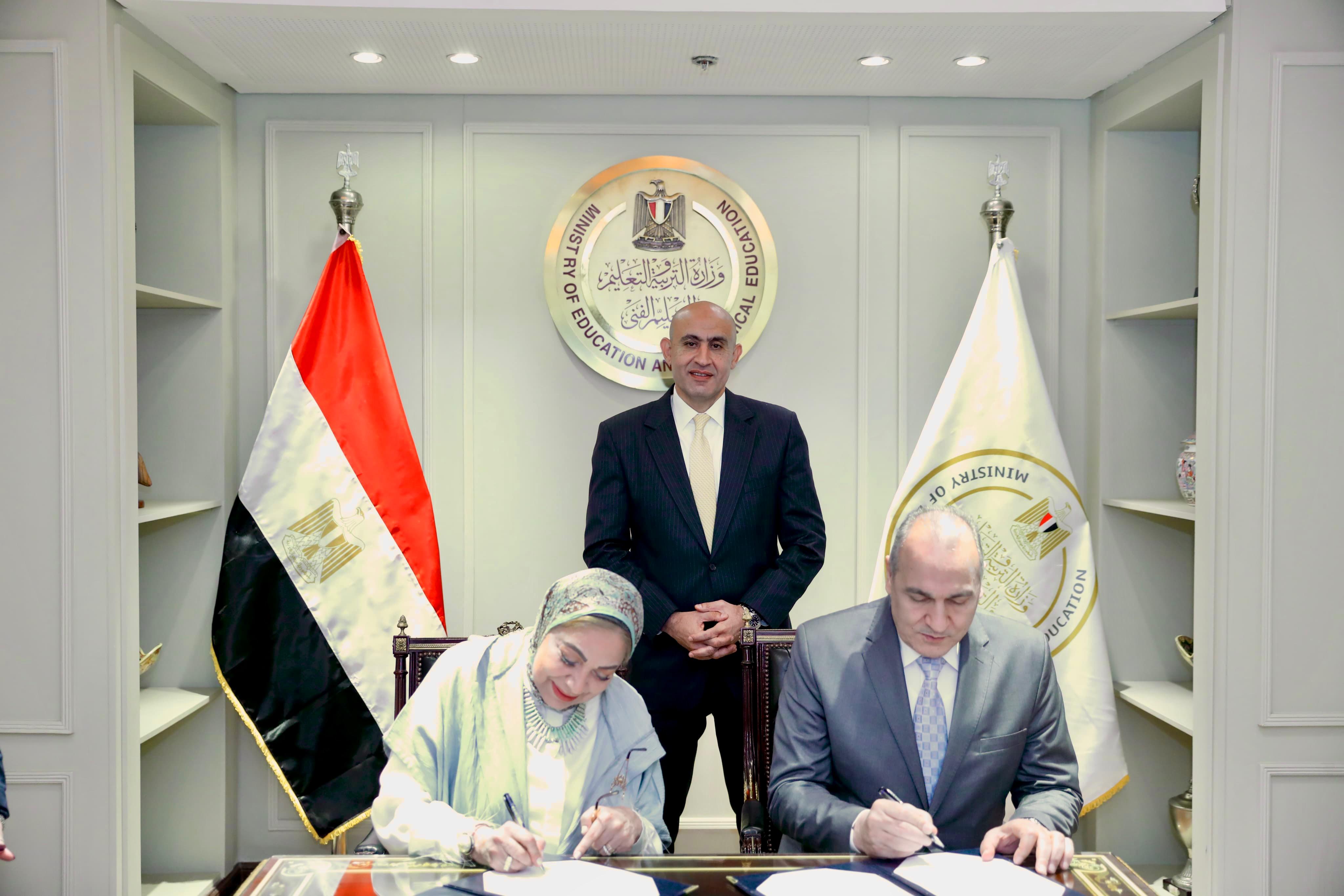 وزير التربية والتعليم يشهد توقيع بروتوكول تعاون بين الوزارة ومؤسسة “التعليم أولًا”)
