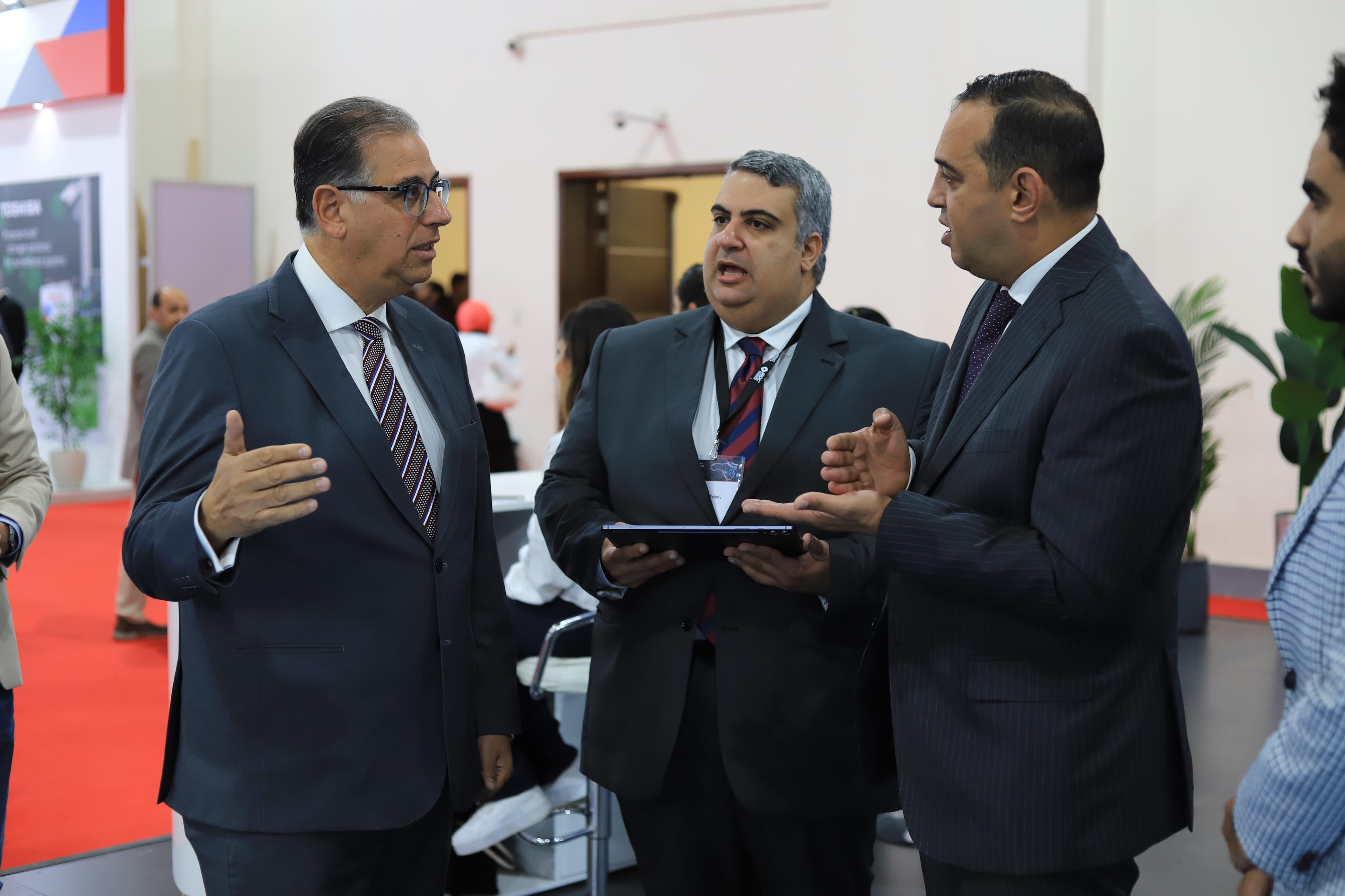 وزير التربية والتعليم يتفقد جناح "مدرستنا" في معرض "Cairo ICT" 