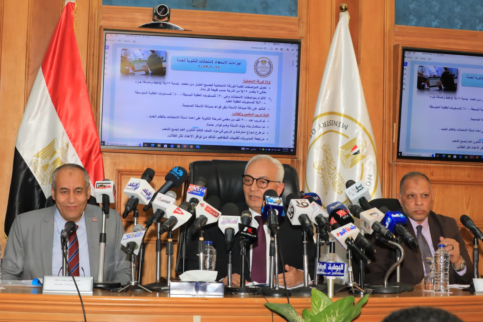 The Minister of Education reviews the mechanisms and procedures of the Ministry in preparation for the general secondary exams 2022-2023)