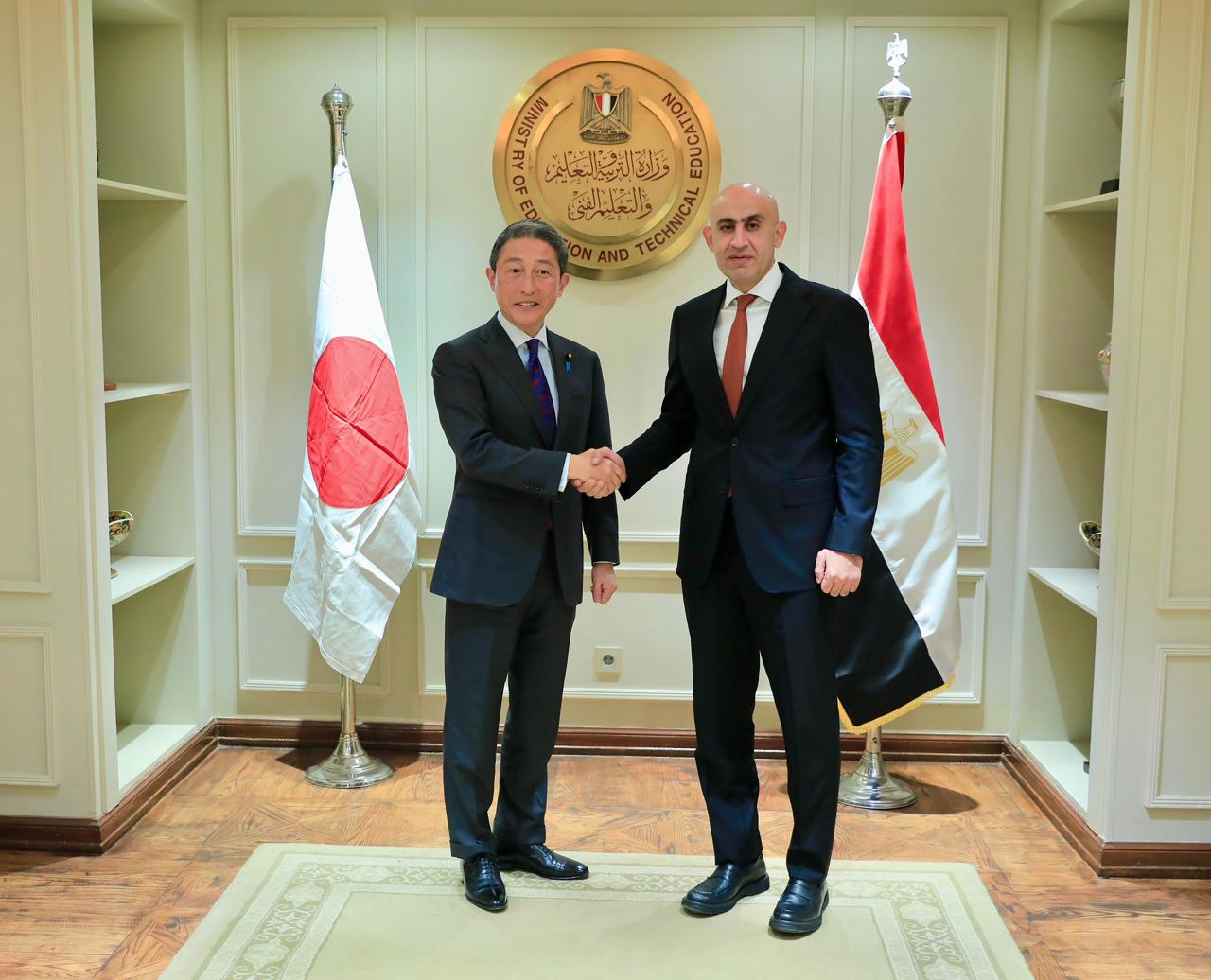 وزير التربية والتعليم يبحث مع وفد البرلمان الياباني وسفير اليابان لدى مصر سبل مواصلة تعزيز التعاون