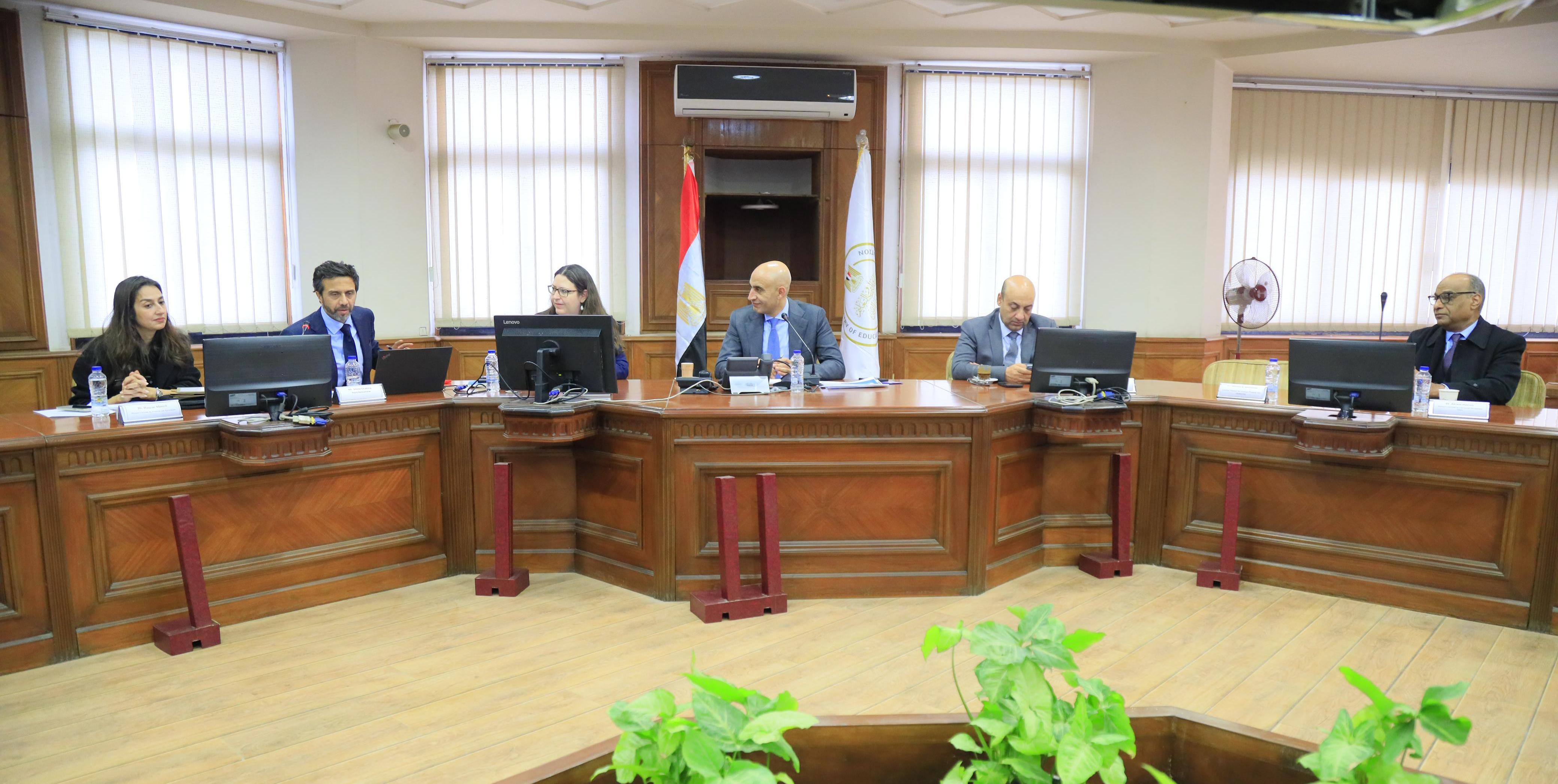 وزير التربية والتعليم يبحث مع القائم بعمل ممثل يونيسف مصر خطط التعاون المشتركة)