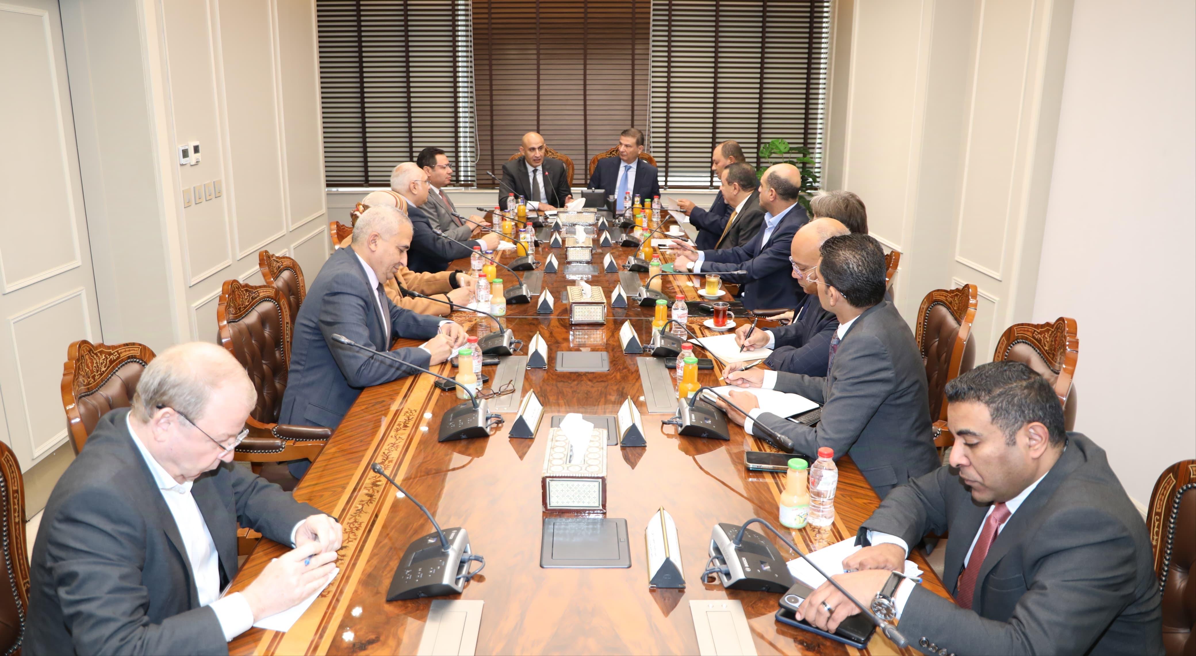 وزيرا الزراعة واستصلاح الأراضى والتربية والتعليم يبحثان سبل التعاون في مجال تطوير المدارس الفنية الزراعية)