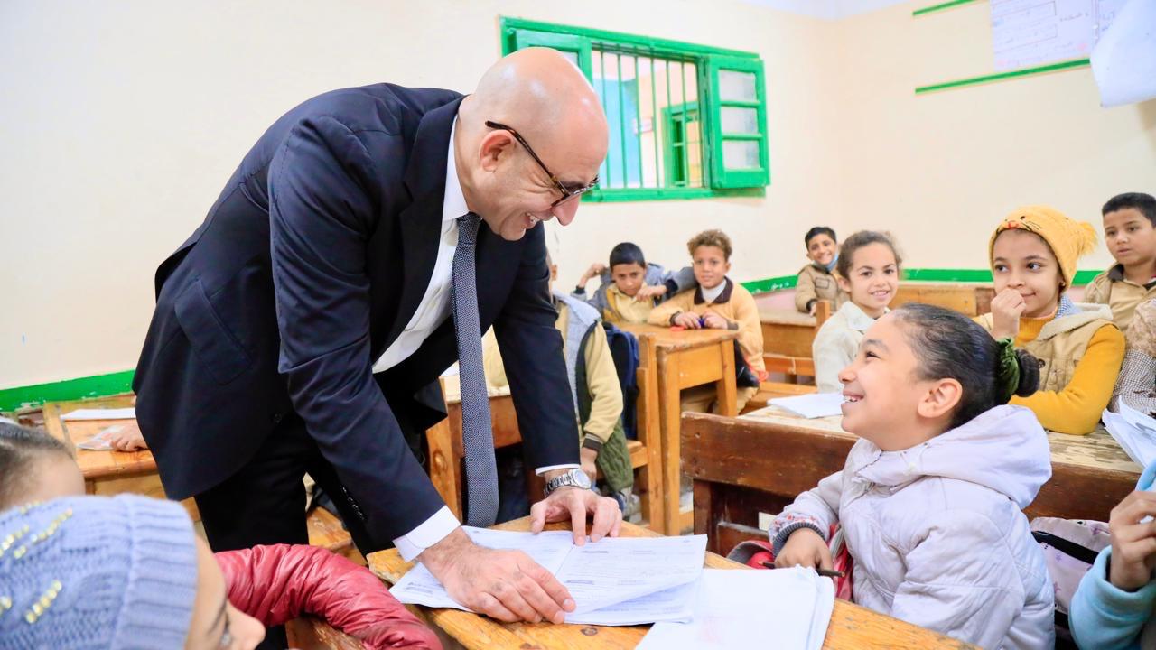 وزير التربية والتعليم يجرى جولة مفاجئة بمدارس إدارتي ببا وسمسطا بمحافظة بني سويف)