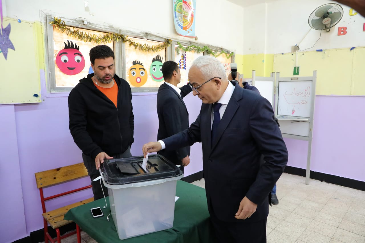 وزير التربية والتعليم يدلى بصوته فى الانتخابات الرئاسية 2024 بلجنة فاطمة عنان بالقاهرة الجديدة)