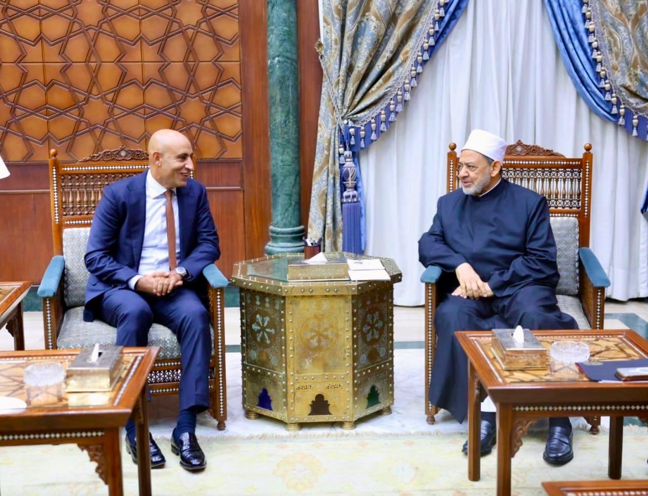 The Grand Imam of Al-Azhar receives the Minister of Education