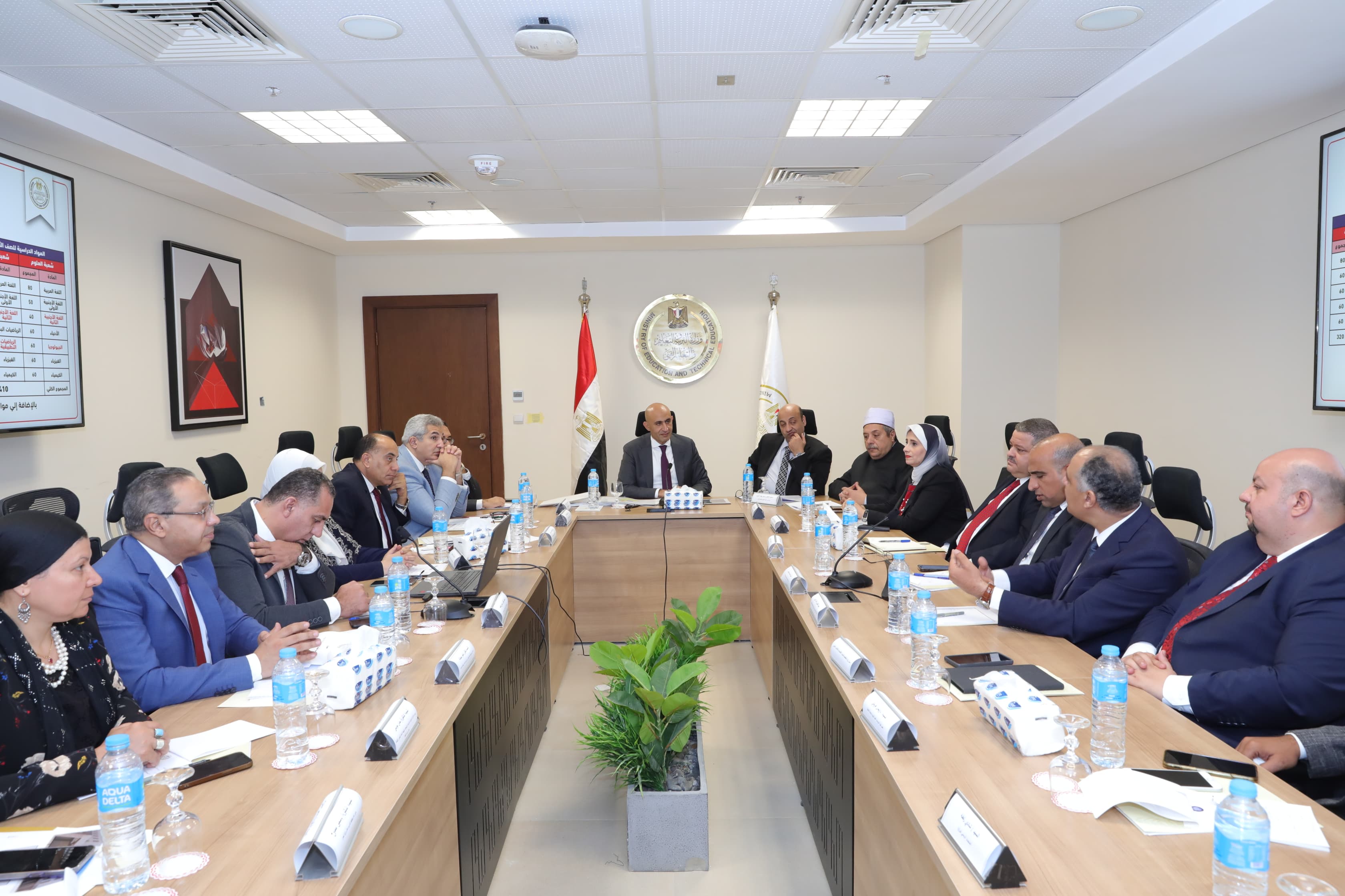 وزير التربية والتعليم يترأس اجتماع المجلس الأعلى للتعليم قبل الجامعي)