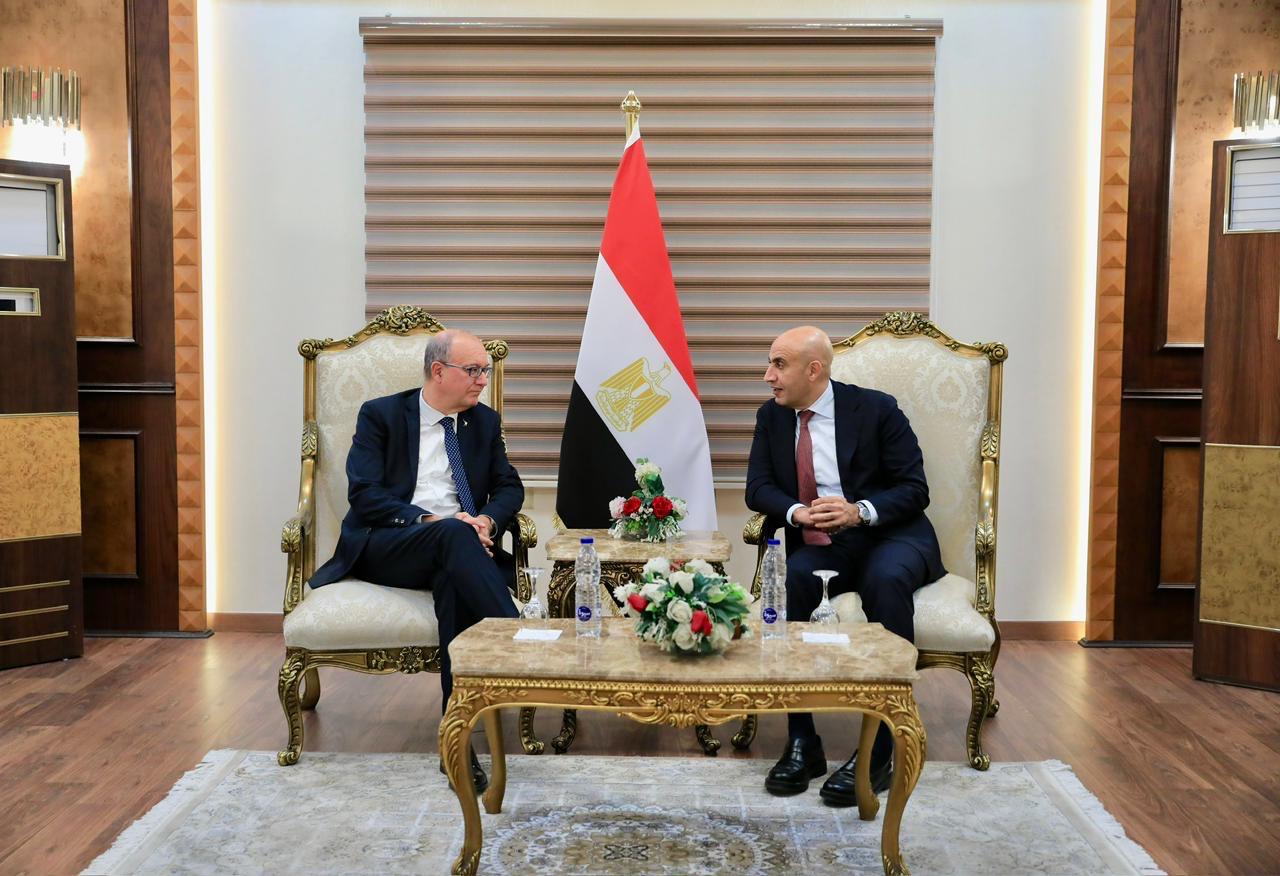 وزير التربية والتعليم يستقبل نظيره الإيطالي بمطار القاهرة 