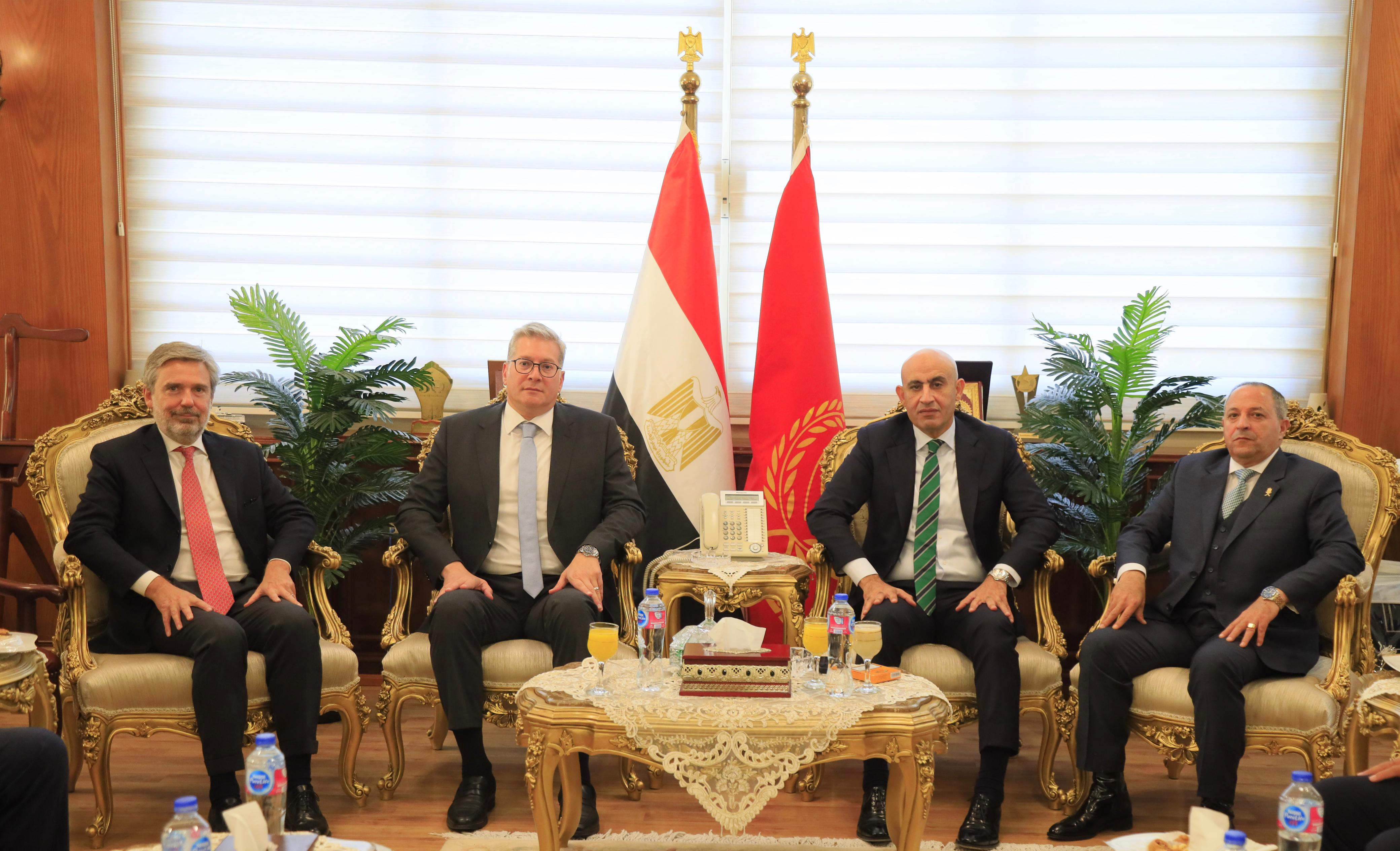 وزير التربية والتعليم يشهد اليوم تخريج الدفعة الأولى من مدرسة ظهر للتكنولوجيا التطبيقية ببورسعيد)