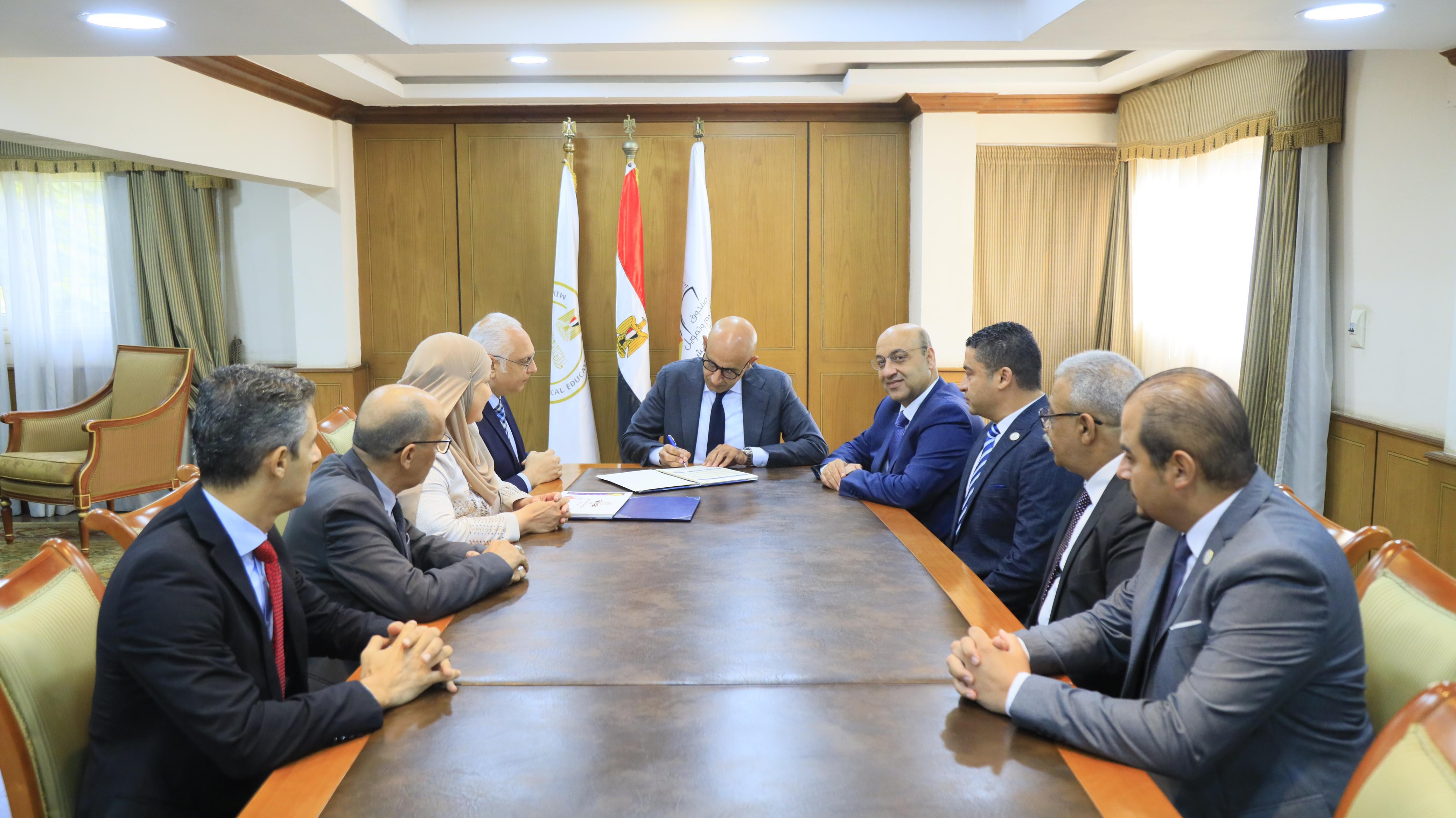 وزير التربية والتعليم يعتمد نتيجة الدبلومات الفنية الدور الأول ٢٠٢٥ بنسبة نجاح (٧٠,٤٧%))