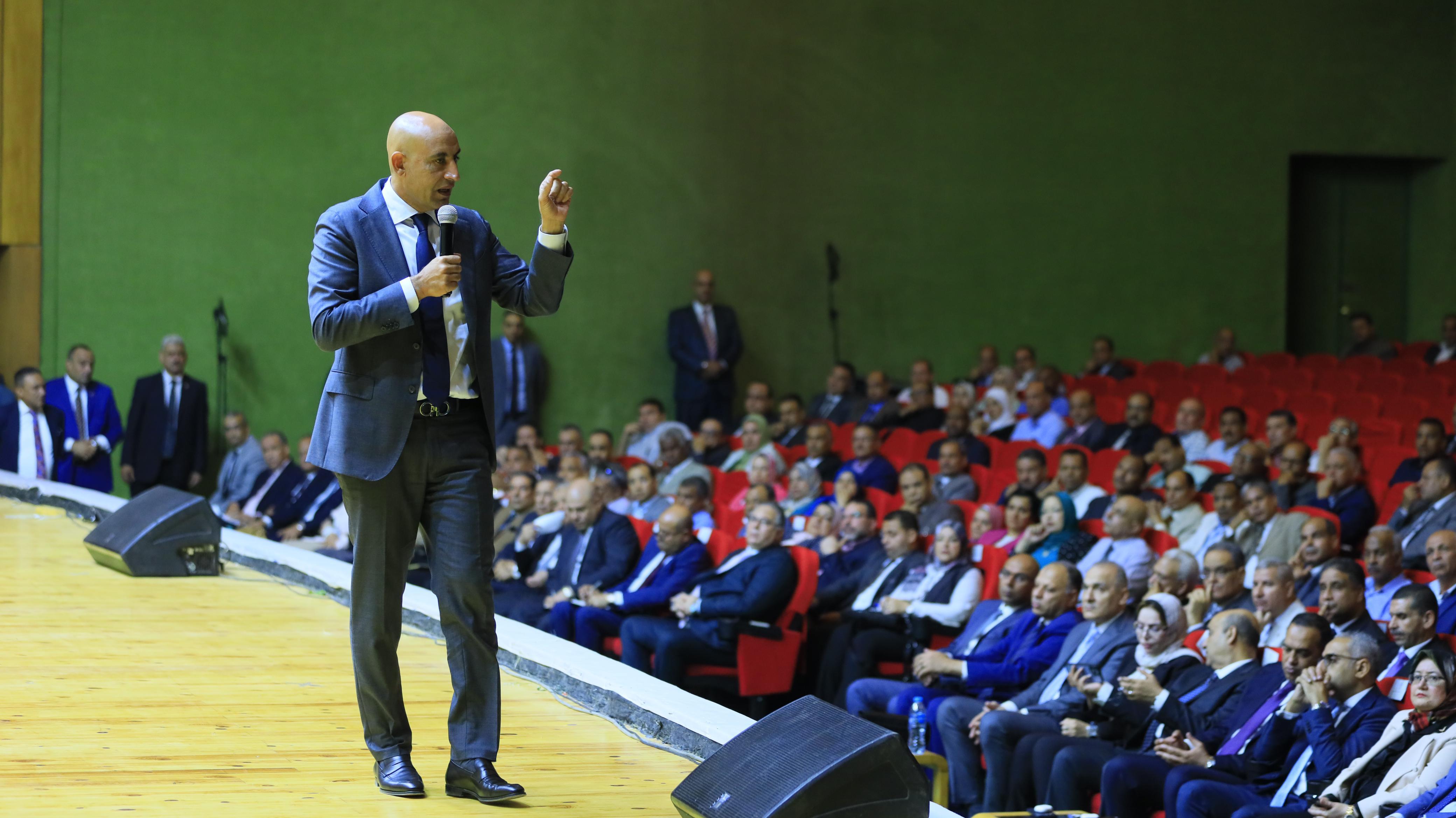 وزير التربية والتعليم يعقد لقاءً موسعًا مع مديرى ووكلاء المديريات التعليمية ومديرى الإدارات التعليمية )