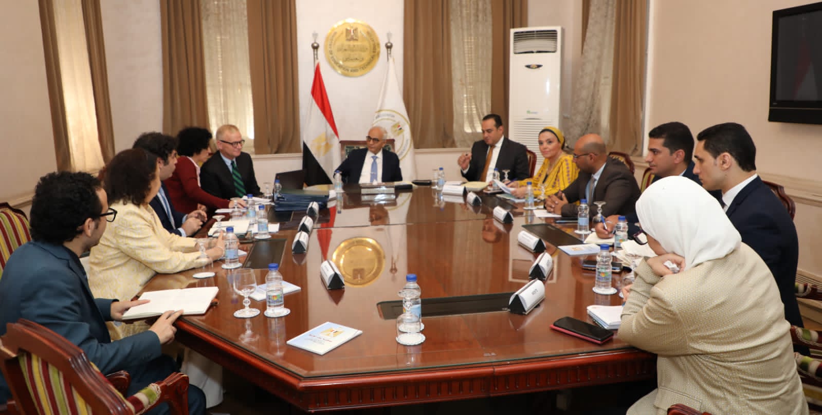 وزير التربية والتعليم يبحث مجالات التعاون مع وفد الوكالة الأمريكية للتنمية الدولية