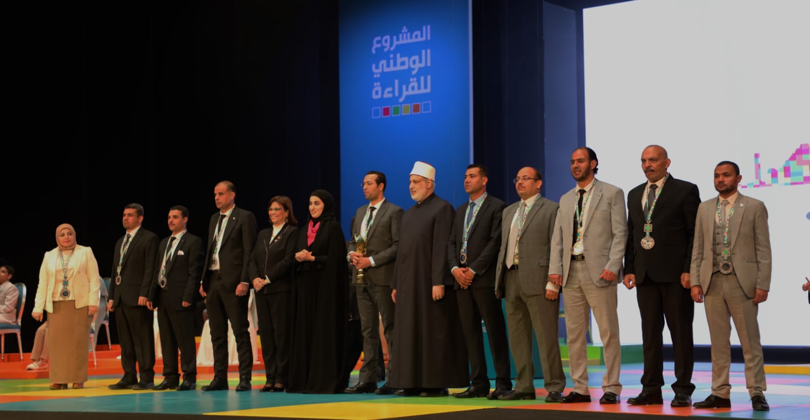 "التعليم" تكرم الطلاب والمعلمين الفائزين في مسابقة المشروع الوطني للقراءة في دورته الثانية)