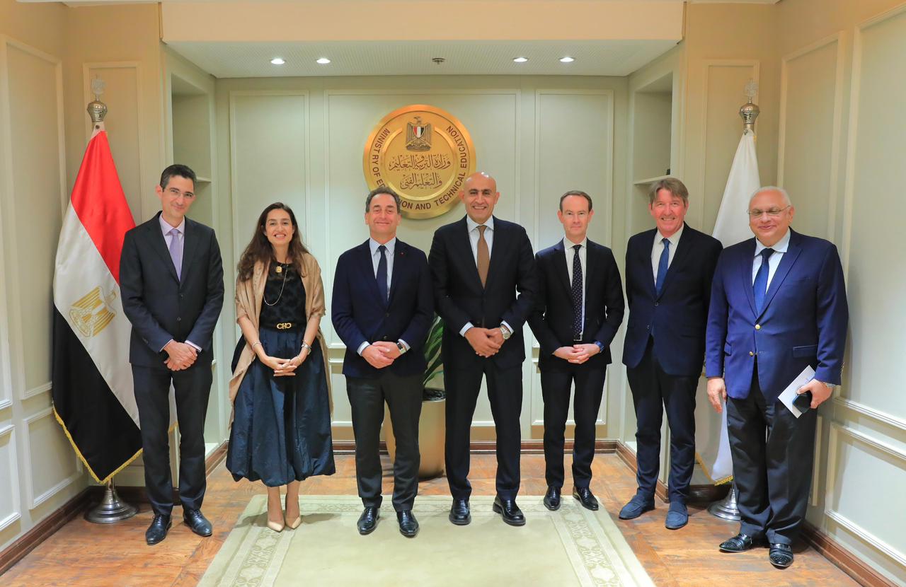 وزير التربية والتعليم يبحث مع السفير الفرنسي بالقاهرة تعزيز آفاق التعاون