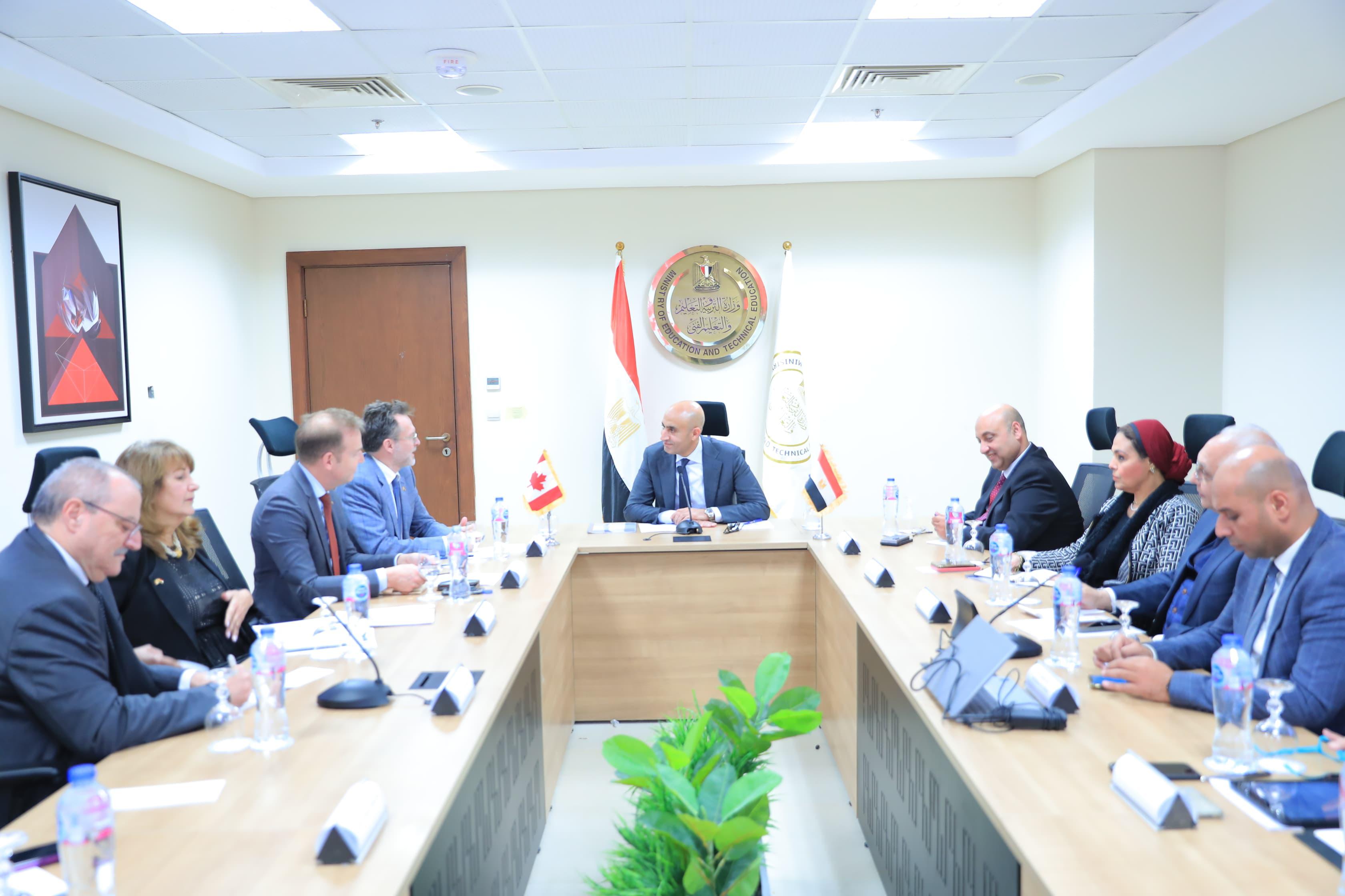 وزير التربية والتعليم يبحث مع سفير كندا بالقاهرة آفاق التعاون المستقبلية لتطوير التعليم قبل الجامعي في مصر)