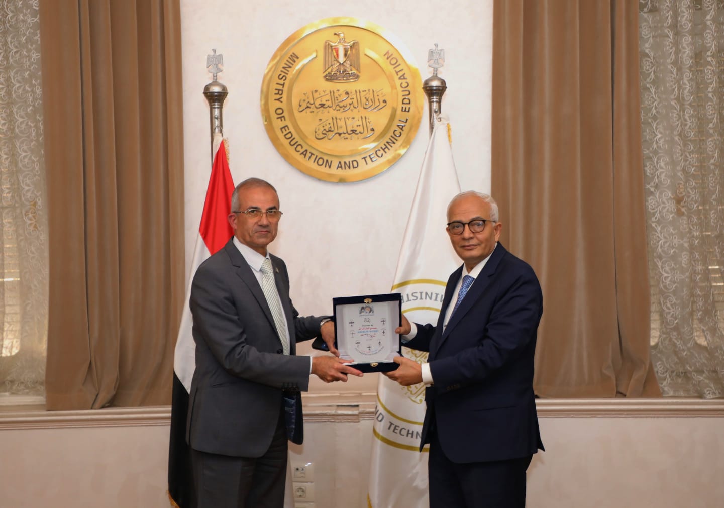 وزير التربية والتعليم يلتقي رئيس مجلس إدارة مصنع الطائرات لبحث المشروعات المشتركة لتطوير التعليم قبل الجامعي