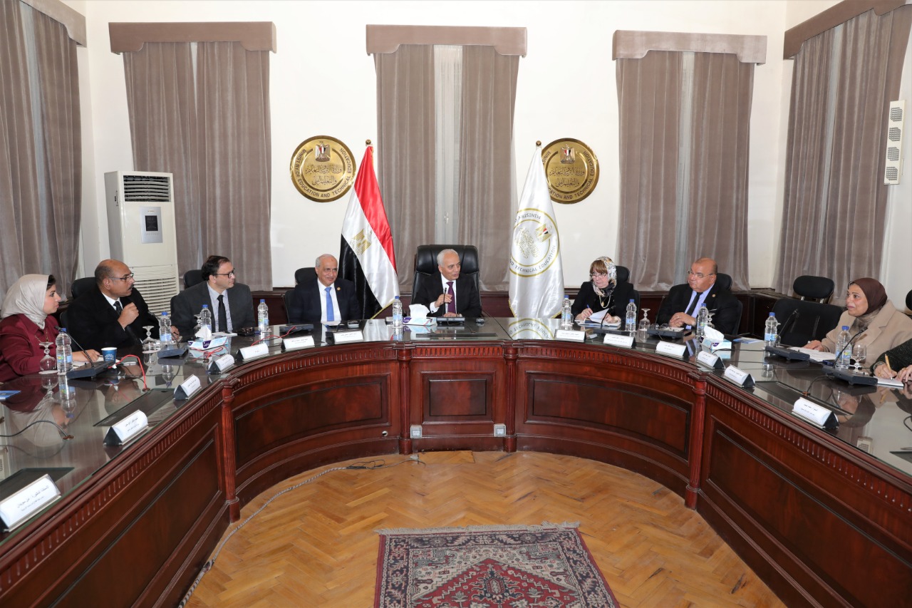 وزير التربية والتعليم يعقد جلسة نقاشية لتحديد آليات تنفيذ توصيات السيد الرئيس حول مبادرة رفقاء "قادرون باختلاف"