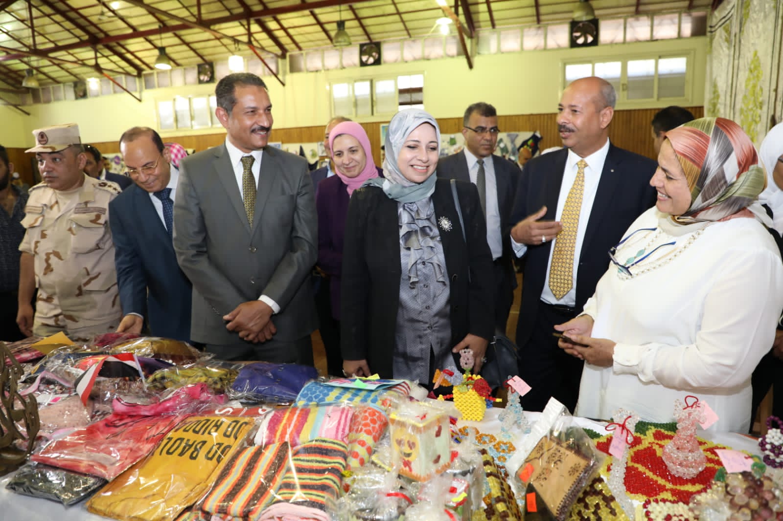 "التعليم" تفتتح معرض المدرسة المنتجة لعرض منتجات الطلاب بمدرسة السعيدية الثانوية بنين)