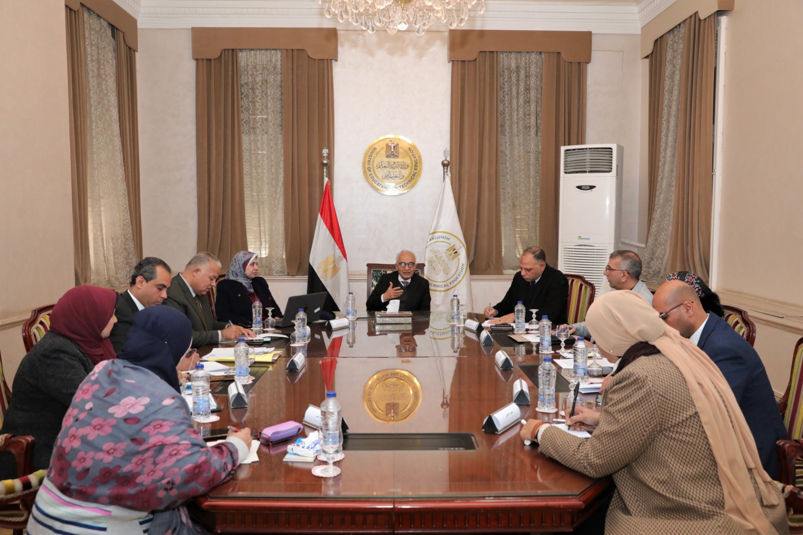 The Minister of Education holds a meeting with directors of general departments of the Central Administration for Public Education)