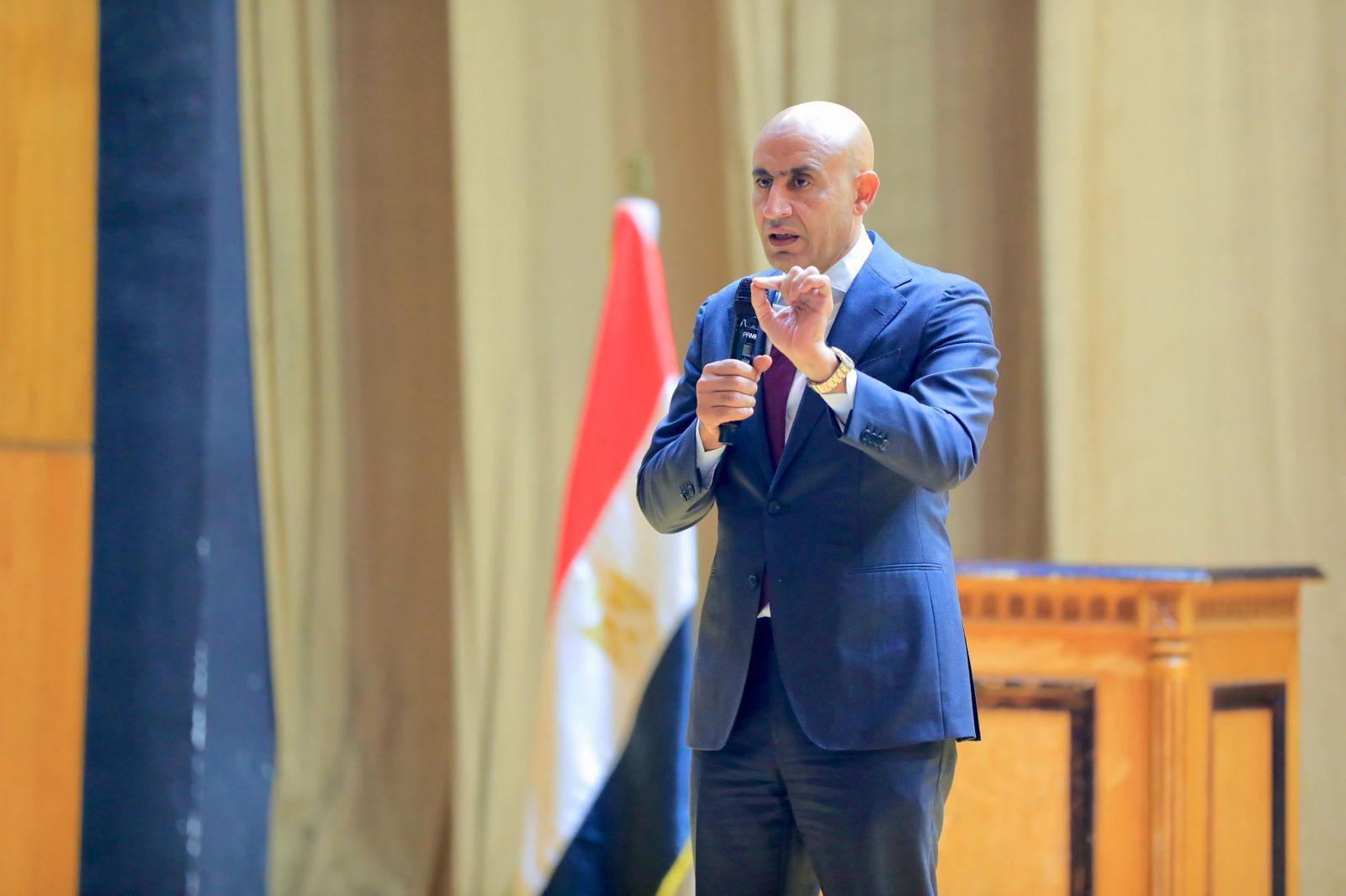 The Minister of Education holds a series of meetings with more than 4,000 primary and middle school principals