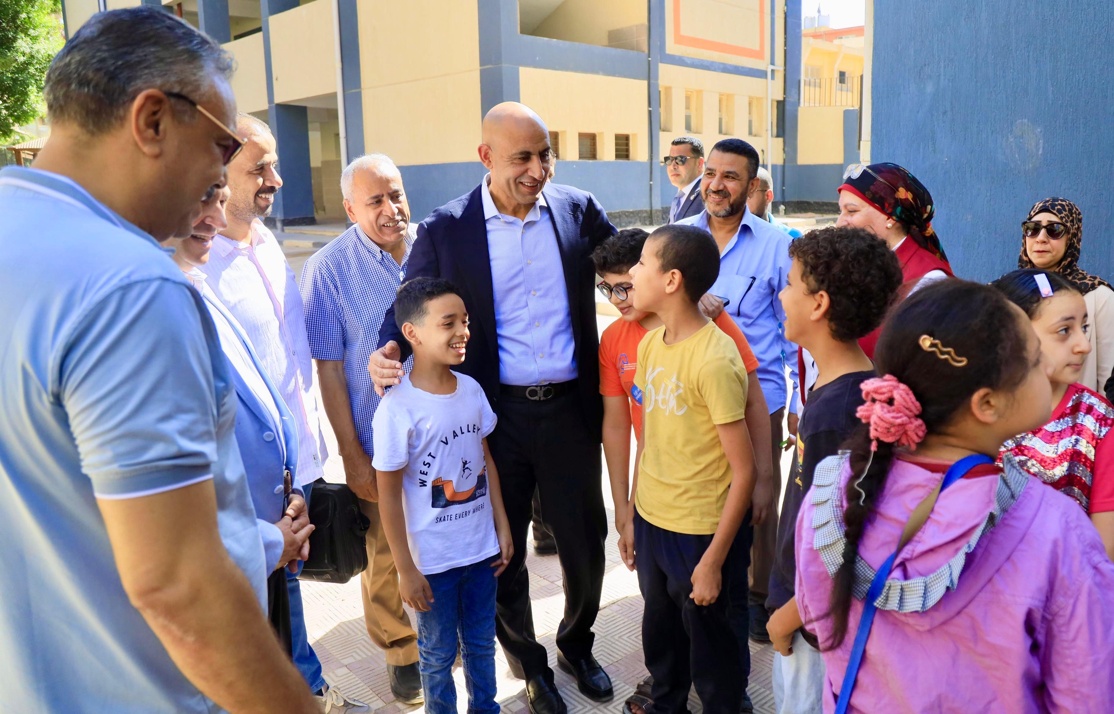 وزير التربية والتعليم يتفقد مواقع إنشائية لعدد من المدارس الجديدة بالمرج)