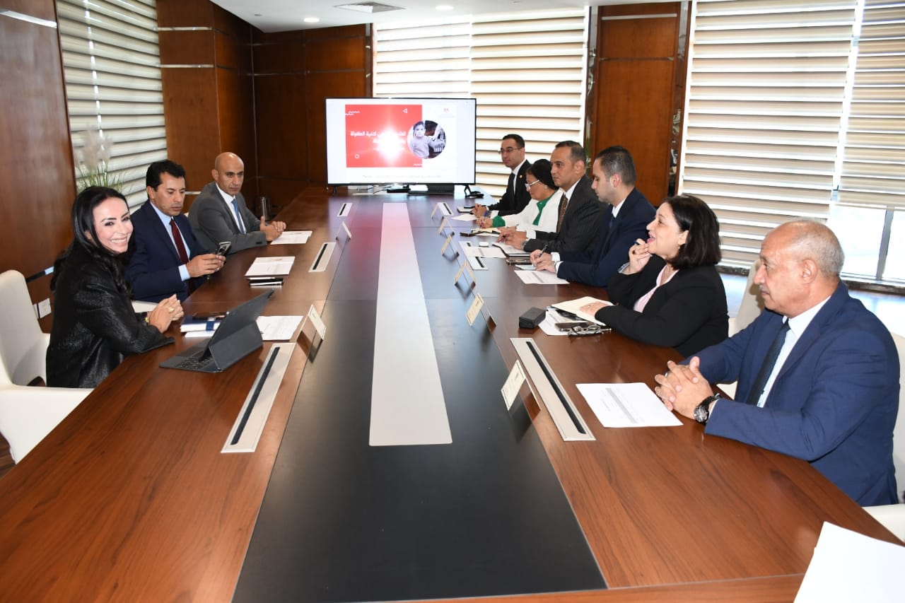 اجتماع موسع لمناقشة مشروع تطوير وتنمية الطفولة المبكرة والتنشئة المستدامة بحضور وزراء الشباب والرياضة والتضامن الاجتماعي والتربية والتعليم)