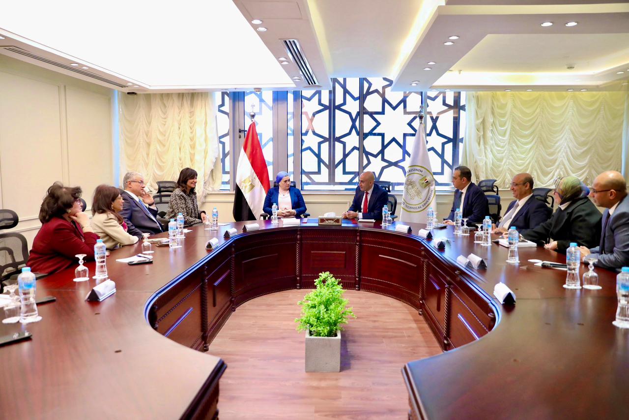 وزير التربية والتعليم يبحث مع رئيسة المجلس القومي للطفولة والأمومة ومؤسسة "فاهم" ومستشفى "المشفى)