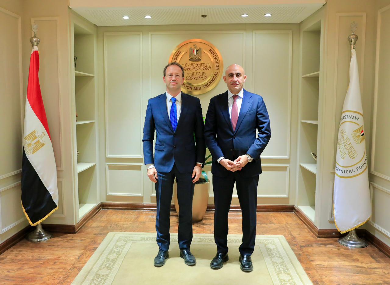 وزير التربية والتعليم يستقبل السفير الإسبانى بالقاهرة )