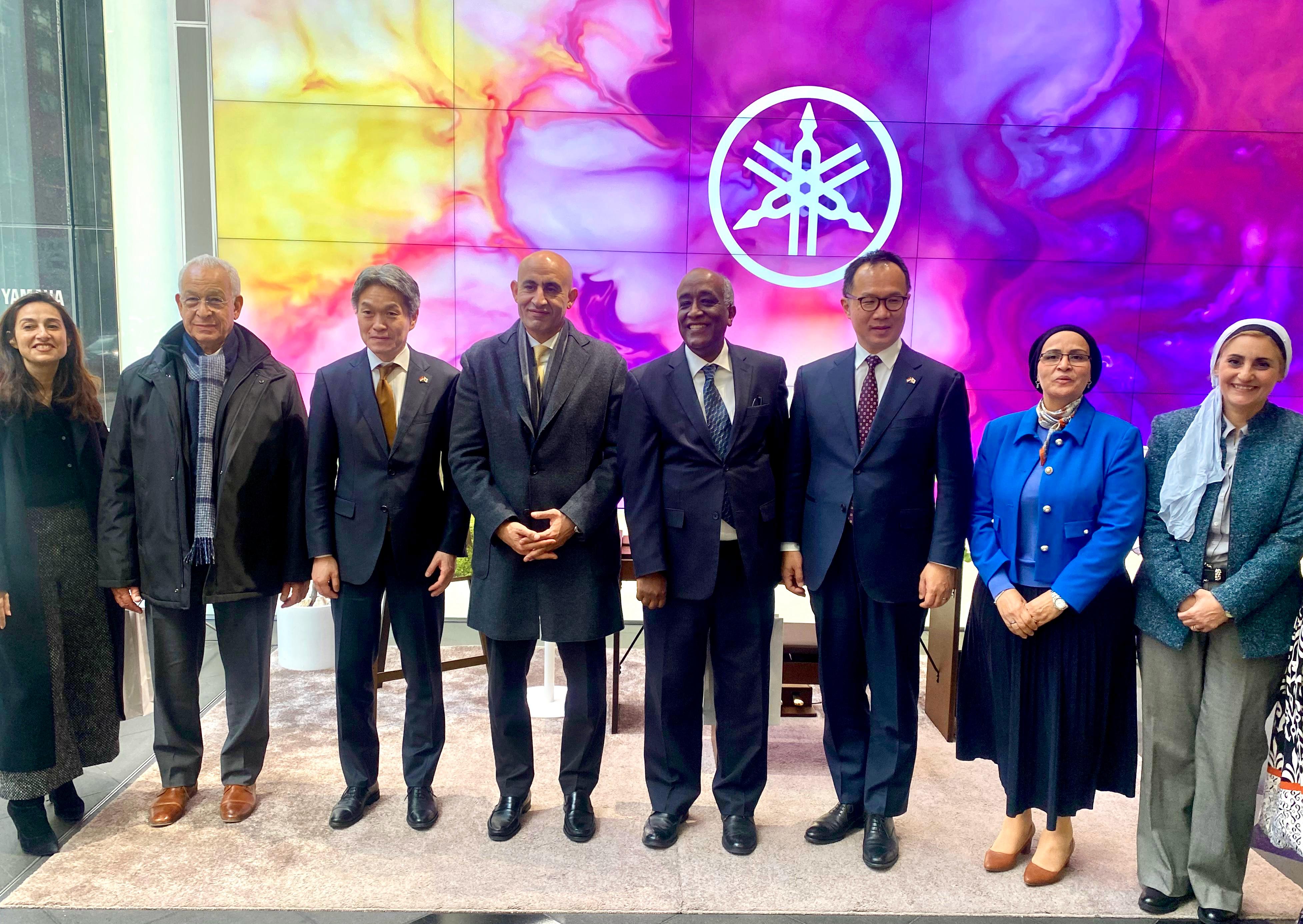 Minister of Education visits Yamaha headquarters)