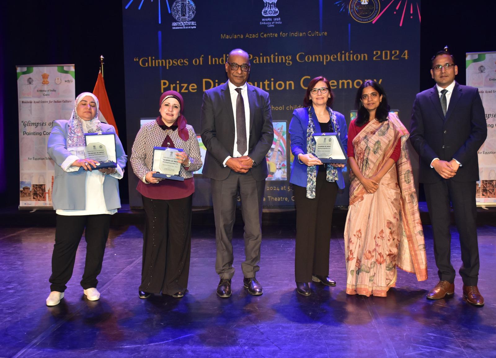 وزارة التربية والتعليم تكرم الطلاب الفائزين فى المسابقة الفنية «لمحات من الهند» لجميع المراحل التعليمية بالتعاون مع سفارة الهند)
