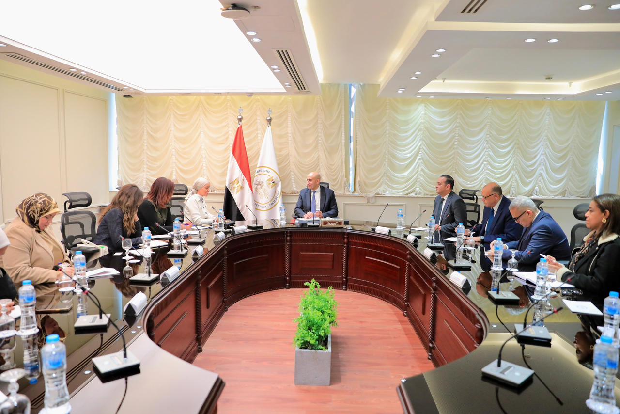 وزير التربية والتعليم يبحث مع الممثلة المقيمة ومدير مكتب برنامج الأغذية العالمي)