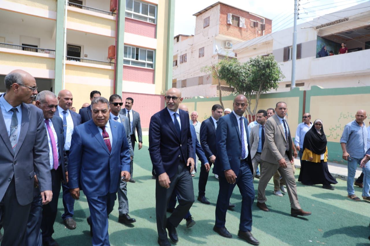 The Minister of Education and the Governor of Dakahlia inspect the shared elementary school affiliated with the “Decent Life” project