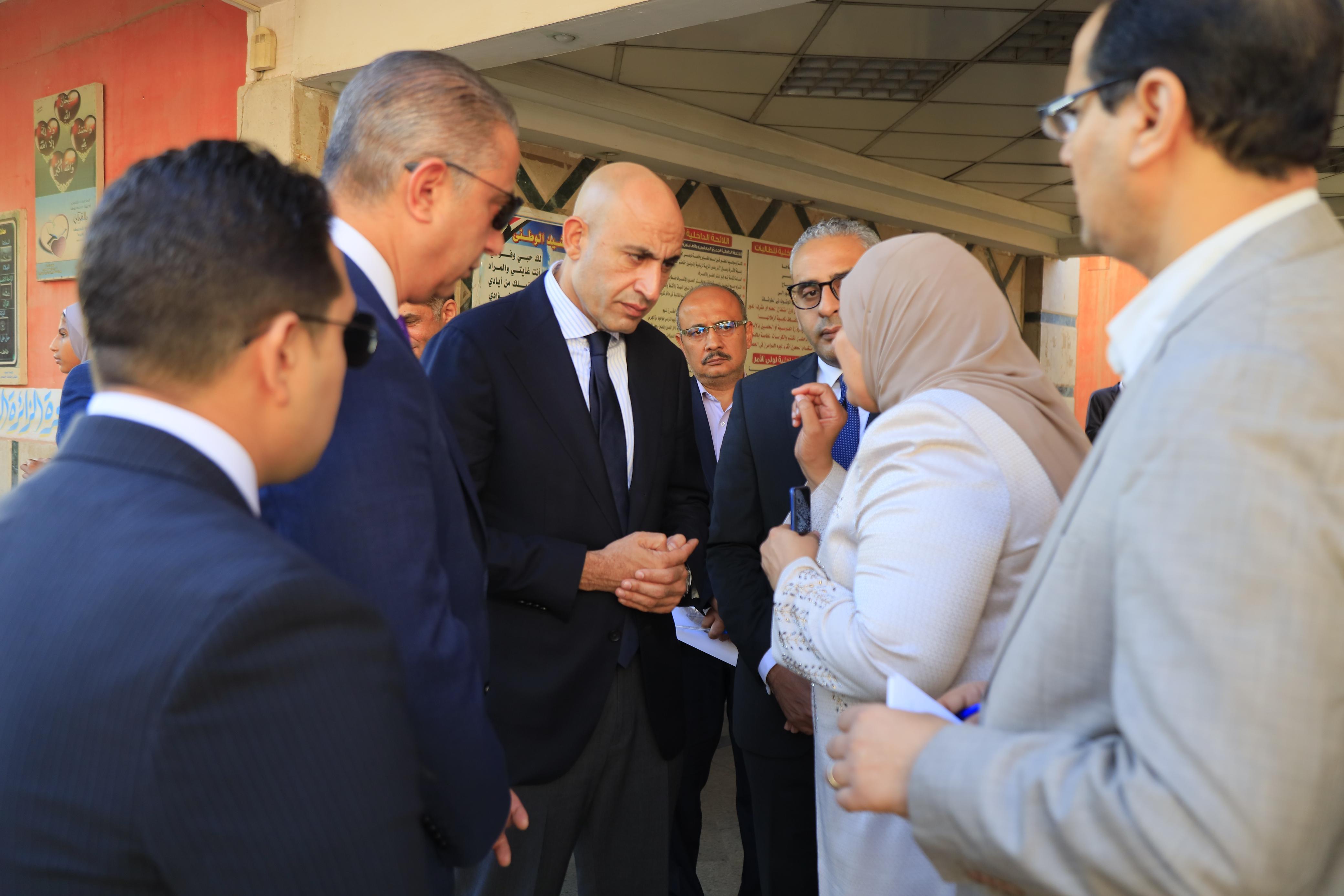 وزير التربية والتعليم ومحافظ الفيوم يستهلان جولة تفقدية لمدارس المحافظة)