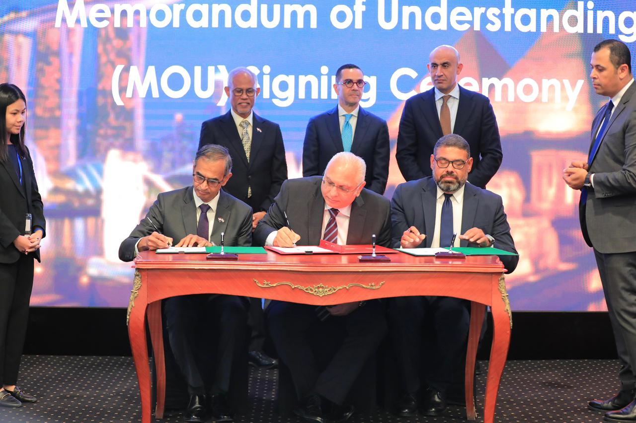 وزيرا التربية والتعليم والاستثمار يشهدان توقيع مذكرة تفاهم بين الوزارة والأكاديمية الوطنية للعلوم والمهارات (NASS))