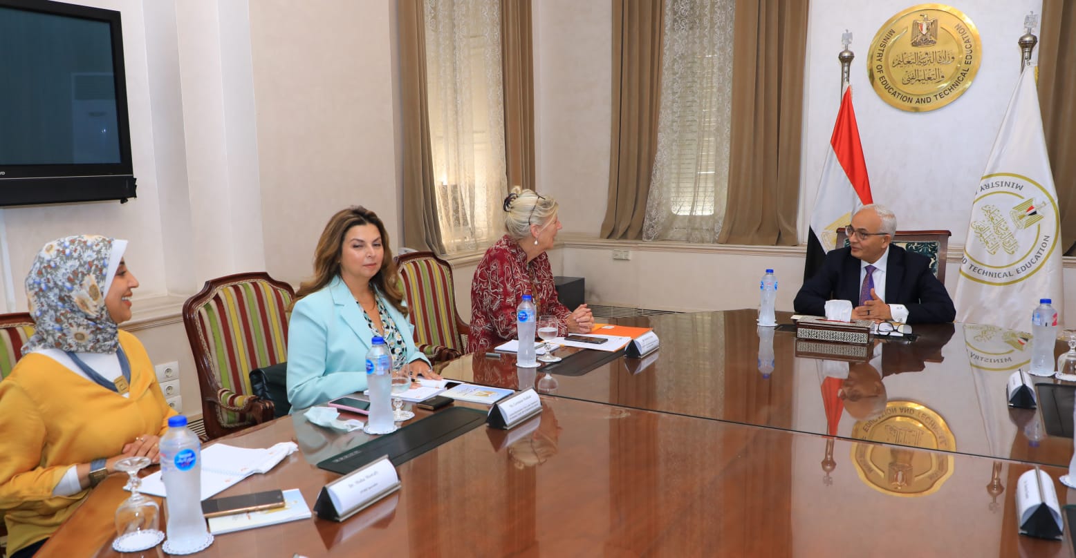 The Minister of Education meets with the representative of the United Nations Population Fund in Egypt to discuss joint cooperation