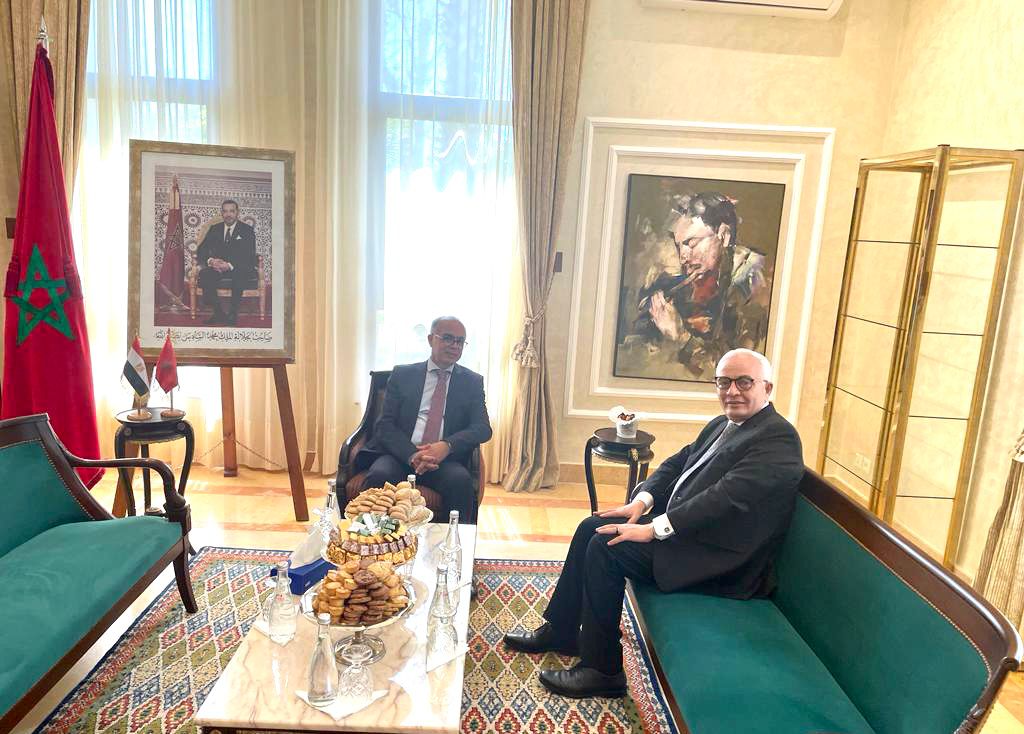 The Minister of Education is discussing with his Moroccan counterpart)