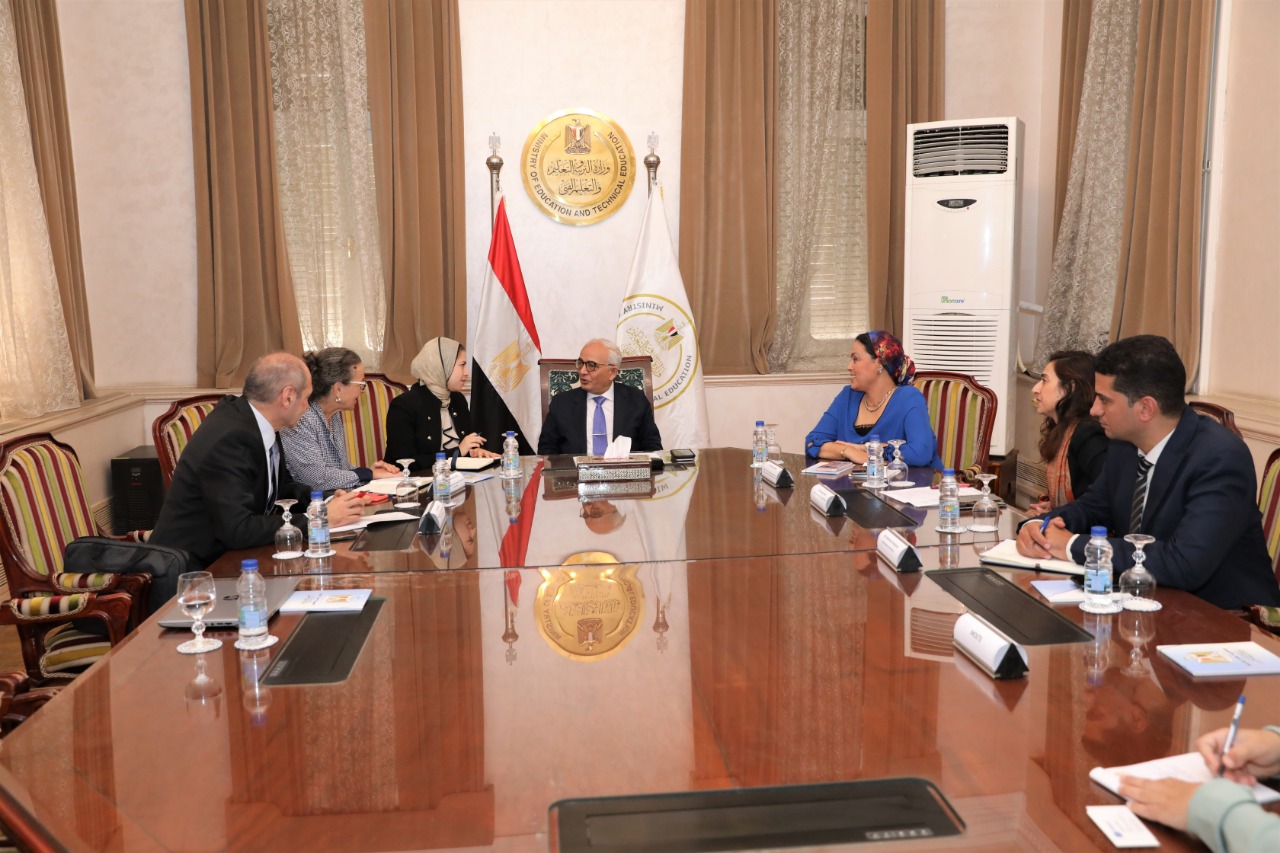 وزير التربية والتعليم والتعليم الفني يبحث سبل التعاون مع وفد اليونسكو