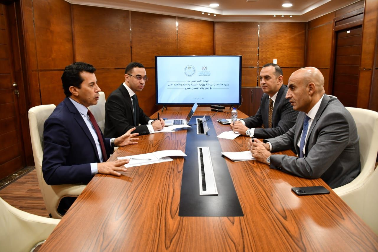 وزيرا الشباب والرياضة والتربية والتعليم يبحثان الشراكة الاستراتيجية بين الوزارتين في إطار مبادرة "بداية جديدة")